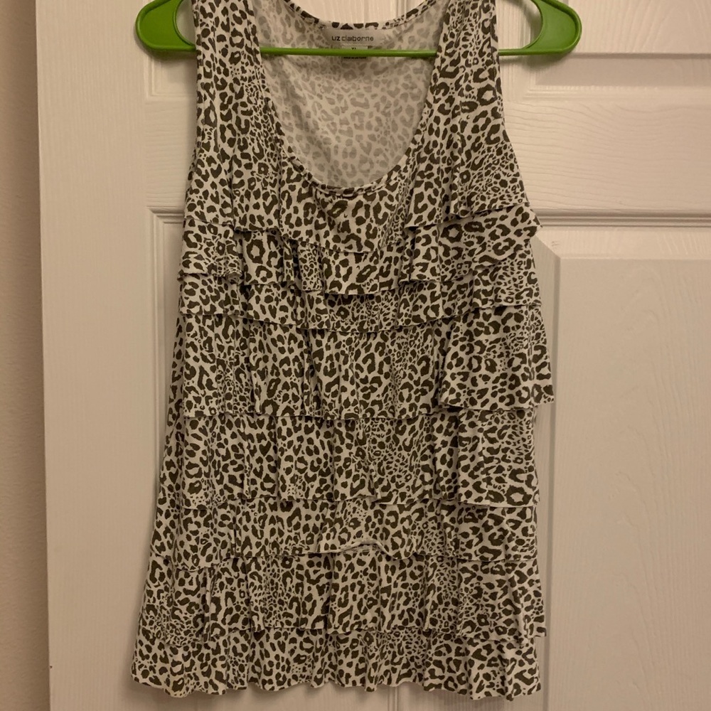 🎉💕Three for $23💕🎉Cute tiered tank XL
